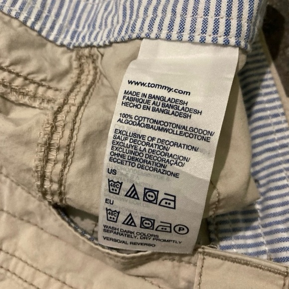 Tommy Hilfiger Cargo Shorts and T-Shirt Outfit. Size S - Picture 9 of 12